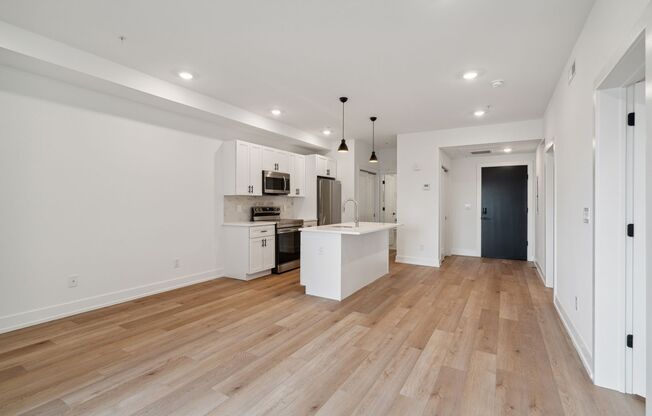 2 beds, 2 baths, 928 sqft, $2,175, Unit Unit 605
