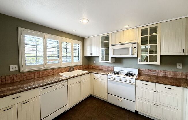 Stunning 3B/3BA Townhome in Carmel Valley!