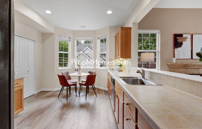 Gracious 3 Bedroom Townhome in West Linn!