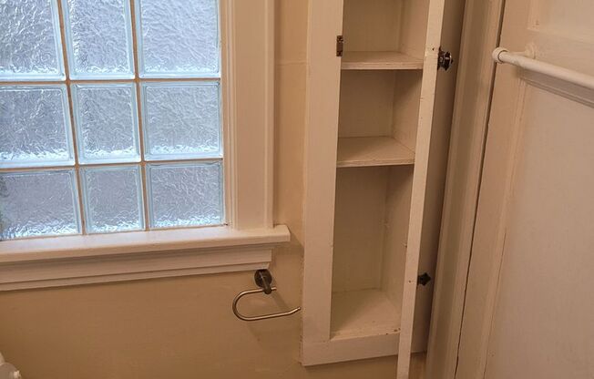 1 bed, 1 bath, $995, Unit 302