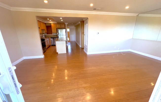 2 beds, 1.5 baths, 950 sqft, $4,195