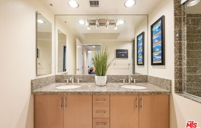 1 bed, 1 bath, 814 sqft, $4,250, Unit 415