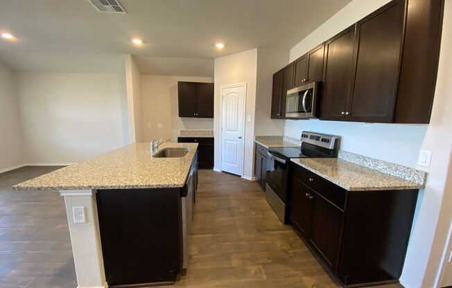 4/2/2 in Arroyo Ranch -Seguin/ Community Pool, Playground & Lawn / Seguin ISD. 2 weeks free rent off the first full month.