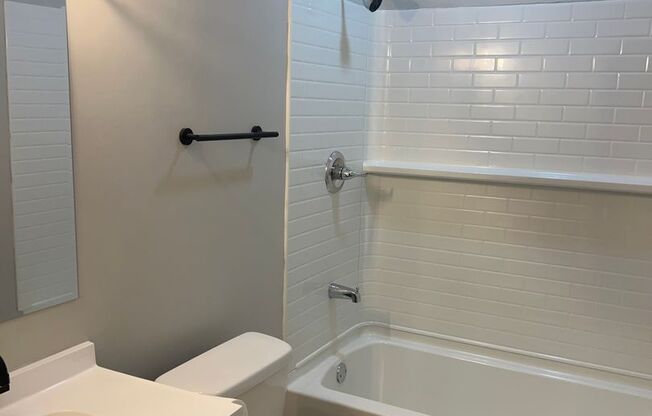 1 bed, 1 bath, $700, Unit 2042 Apt 1