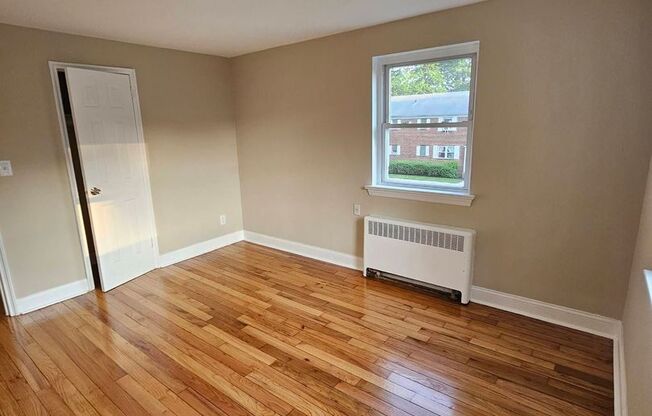 2 beds, 1 bath, 750 sqft, $2,195, Unit B-10
