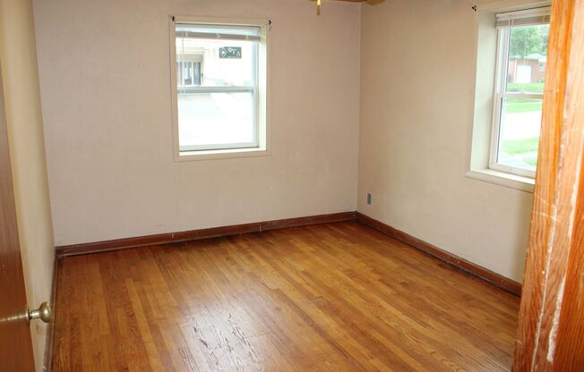 2 beds, 1 bath, $740, Unit 1918 Hunting A