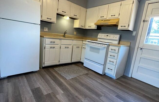 4223 Forrest Hill