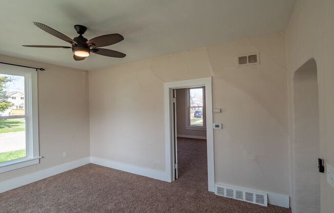 1 bed, 1.5 baths, 850 sqft, $1,050, Unit Lower