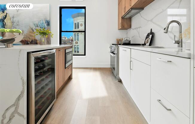 101 W 72 ST