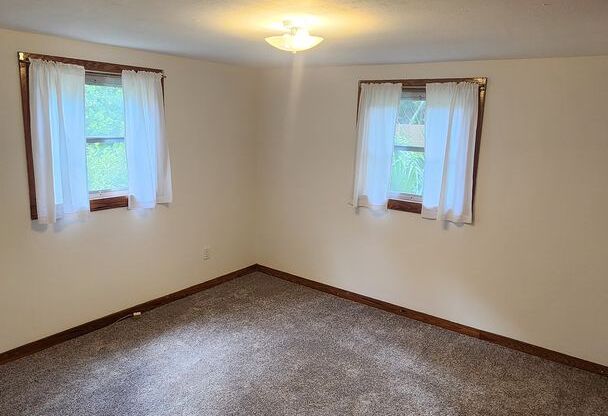 3 beds, 1 bath, $1,700