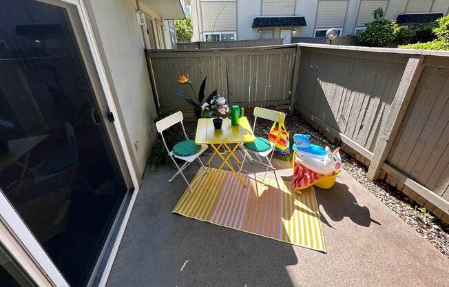 2 beds, 1.5 baths, 1,040 sqft, $1,650, Unit Apt 25