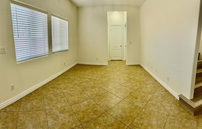 6108 N OZARK HIKE ST