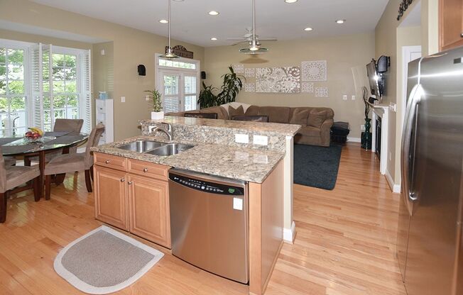 Beautiful Luxury TH with Deck & Patio!
