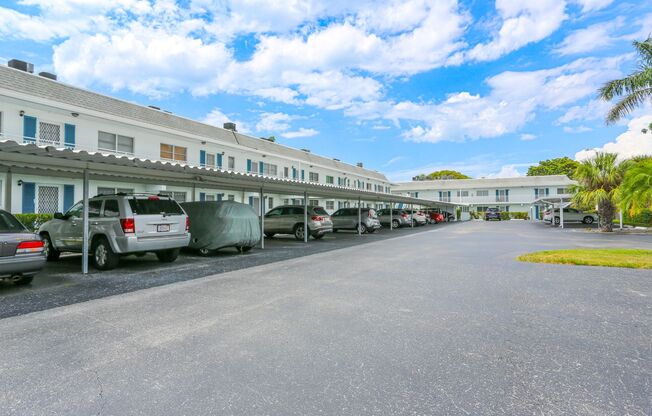 ** 2/2 CHARMING CONDO AVAILABLE JANUARY 2, 2024 ON IN THE FAIRFIELD IN THE MOORINGS ***