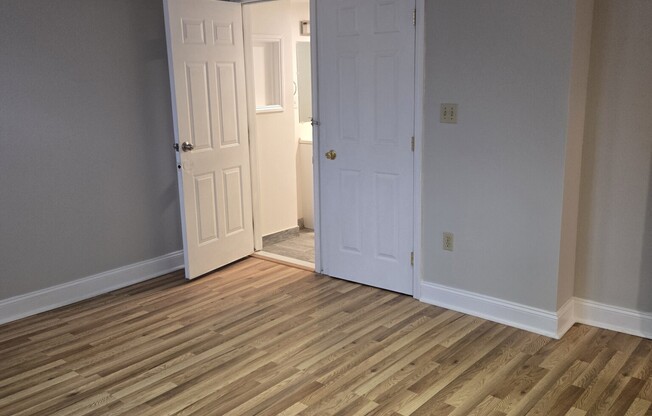 4 beds, 2 baths, $4,900, Unit 101