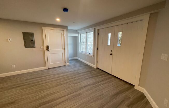 2 beds, 1 bath, 720 sqft, $2,895, Unit 328 Bank #02