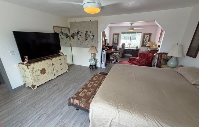 ROOMS FOR RENT in Tastefully Decorated Southwestern-Style Home