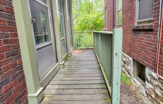 1 bed, 1 bath, $900, Unit B