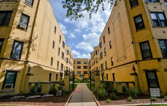 3817.5 North Greenview Ave.