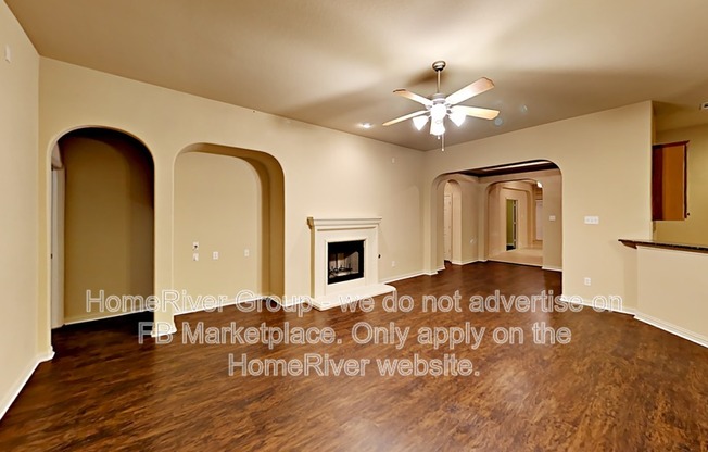 643 E SANDRA LN