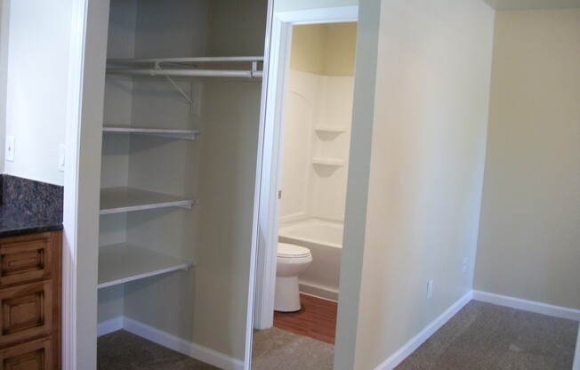 2 beds, 2 baths, 900 sqft, $2,025, Unit 136