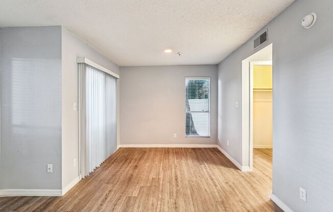 Studio, 1 bath, 450 sqft, $1,056, Unit 807
