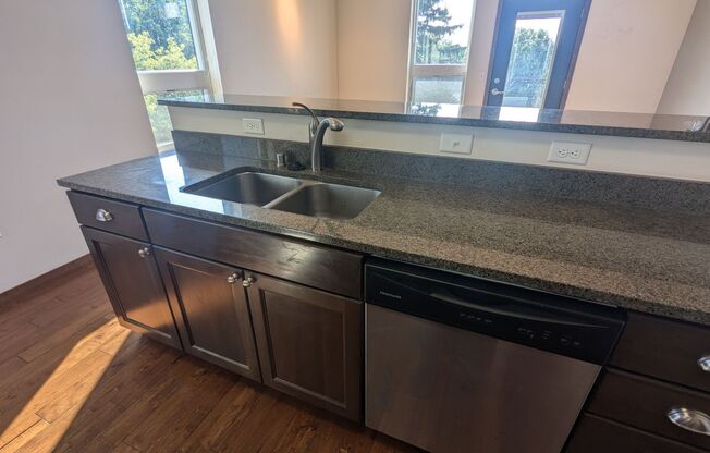 1 bed, 1 bath, 625 sqft, $1,810, Unit 421