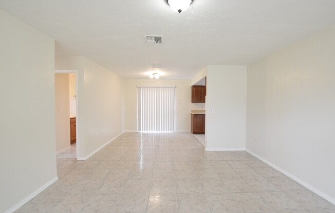 Charming 3 Bed 2 Bath Home for Rent in Deltona, FL!