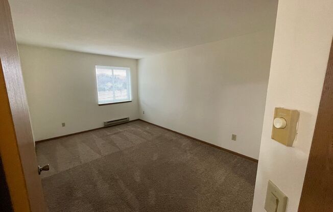 3 beds, 1 bath, 1,040 sqft, $1,695, Unit 3172-304