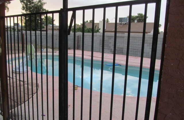 $1995 / 3br - 1600ft2 - OPEN-Saturday 6-14-2025 12-1pm;3BR 2BA,POOL