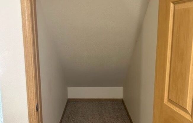 1 bed, 1 bath, 990 sqft, $1,460, Unit 33481