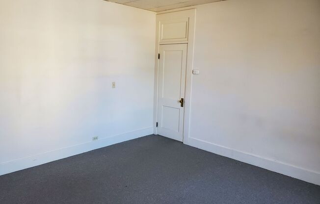 1 bed, 1 bath, $1,150, Unit 10