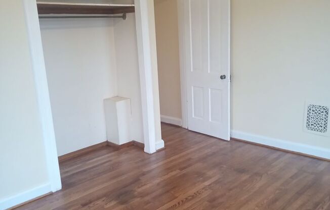 2 beds, 1 bath, $1,300