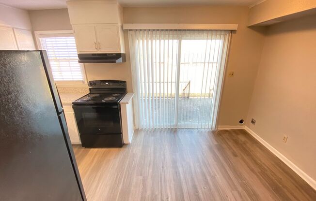 2 beds, 1.5 baths, 832 sqft, $1,250, Unit 802 Oakwood Villa