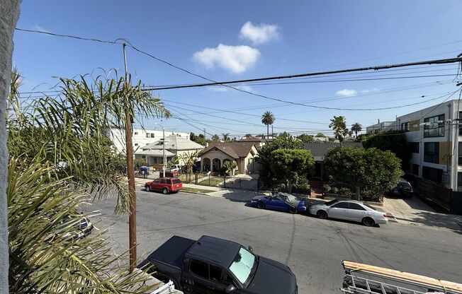 1458 W 36 ST