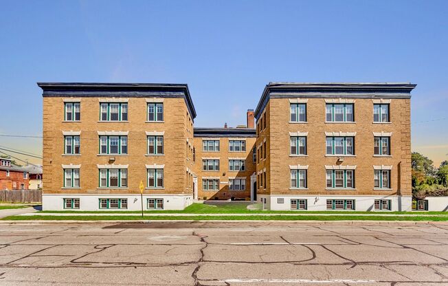 1 bed, 1 bath, 525 sqft, $1,475, Unit House