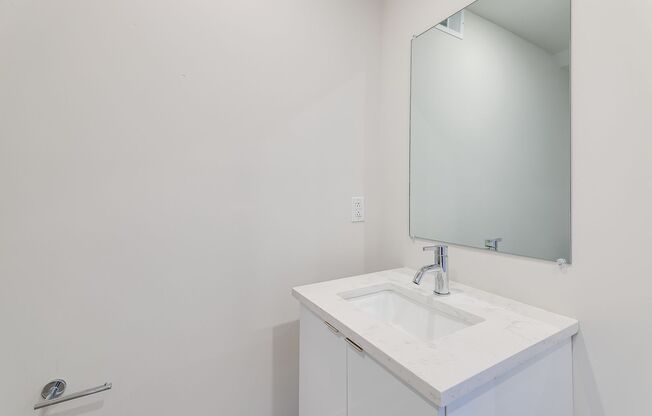 1 bed, 1 bath, 710 sqft, $1,710, Unit B202