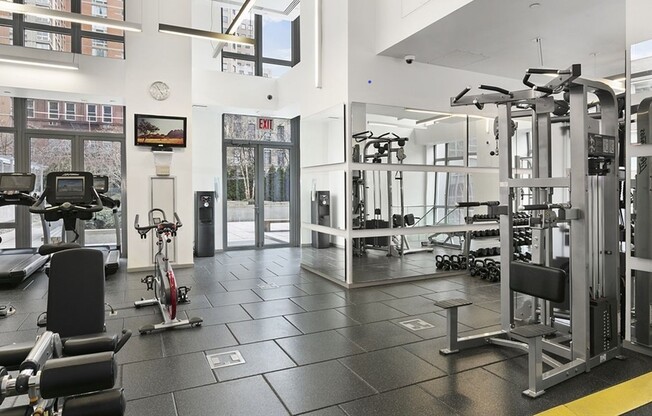 1 bed, 1 bath, 700 sqft, $5,250, Unit 5G