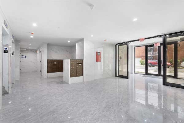 65 18 AUSTIN ST