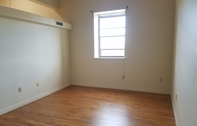 1 bed, 1 bath, 907 sqft, $1,350, Unit Apt. 412