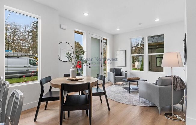 MODERN LUXURY HOME IN UNIVERSITY PARK | 2 BEDROOMS | 2.5 BATHROOMS