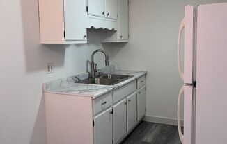 2 beds, 1 bath, $1,100, Unit 8