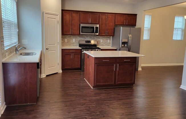 2337 LONGMONT DR