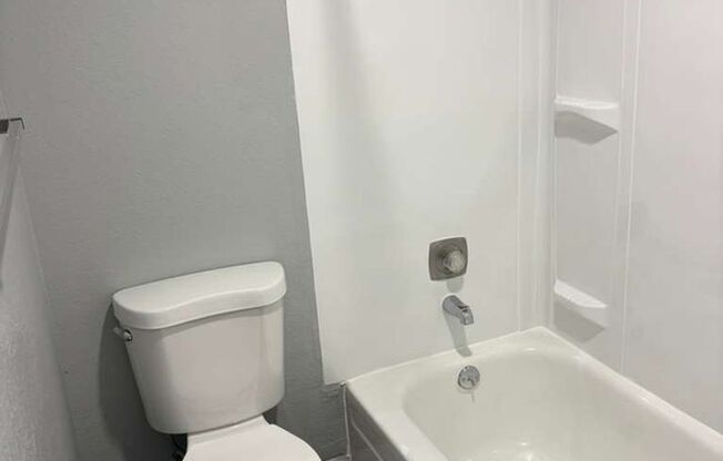 2 beds, 1 bath, 867 sqft, $1,250, Unit 601 F205