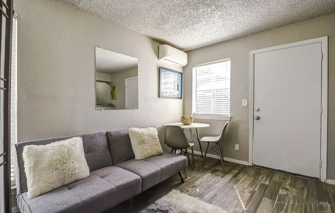 1 bed, 1 bath, 645 sqft, $660, Unit 2-H