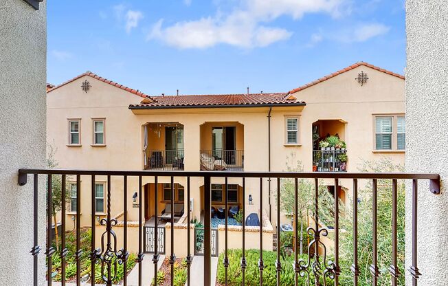 Rare El Paseo Townhome in Foothill Ranch