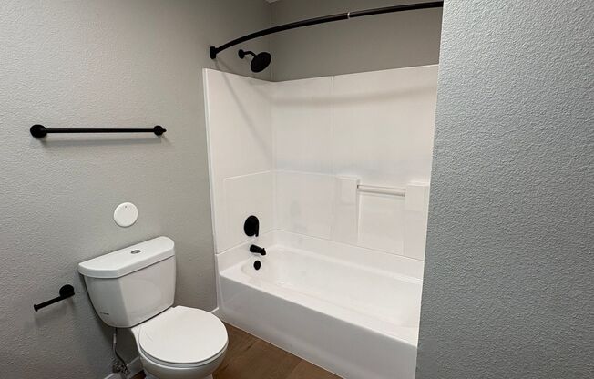2 beds, 1 bath, 950 sqft, $2,805, Unit 0007