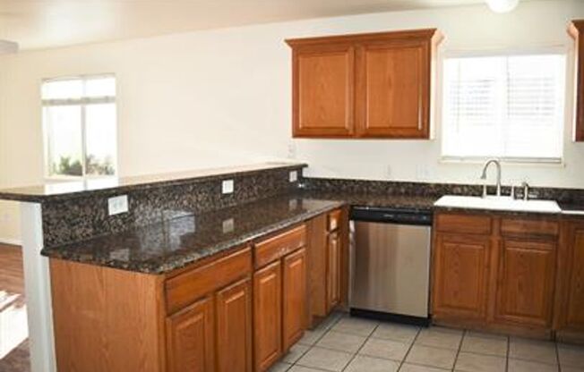 3 beds, 2 baths, 1,090 sqft, $1,595, Unit C