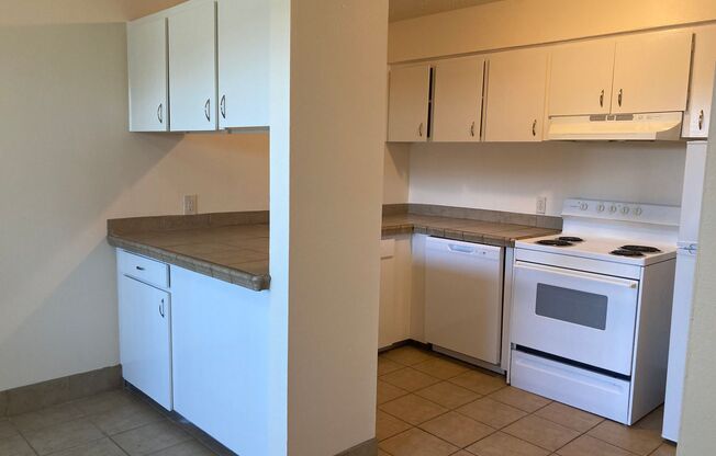 2 beds, 1 bath, 898 sqft, $1,495, Unit 05