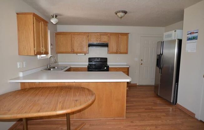 2 beds, 1 bath, 1,104 sqft, $1,395, Unit U